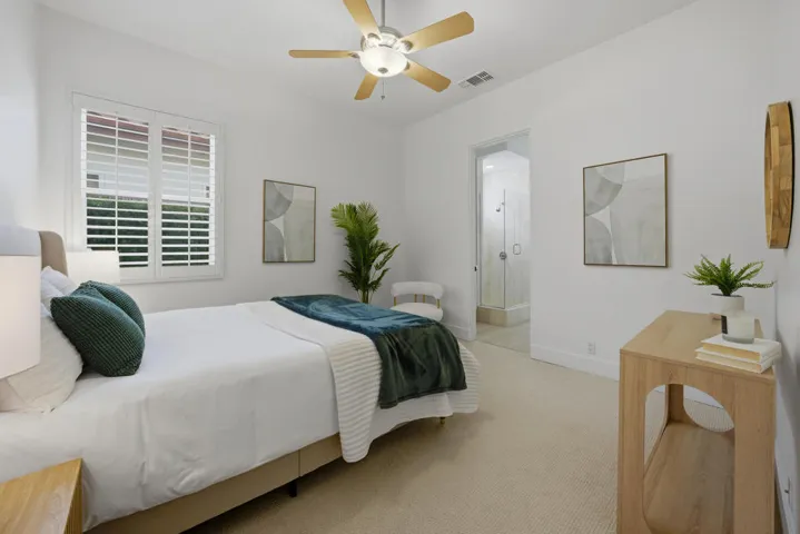 Guest bedroom to bath