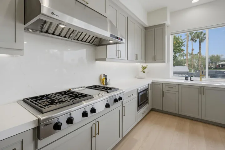 Kitchen wall backsplash