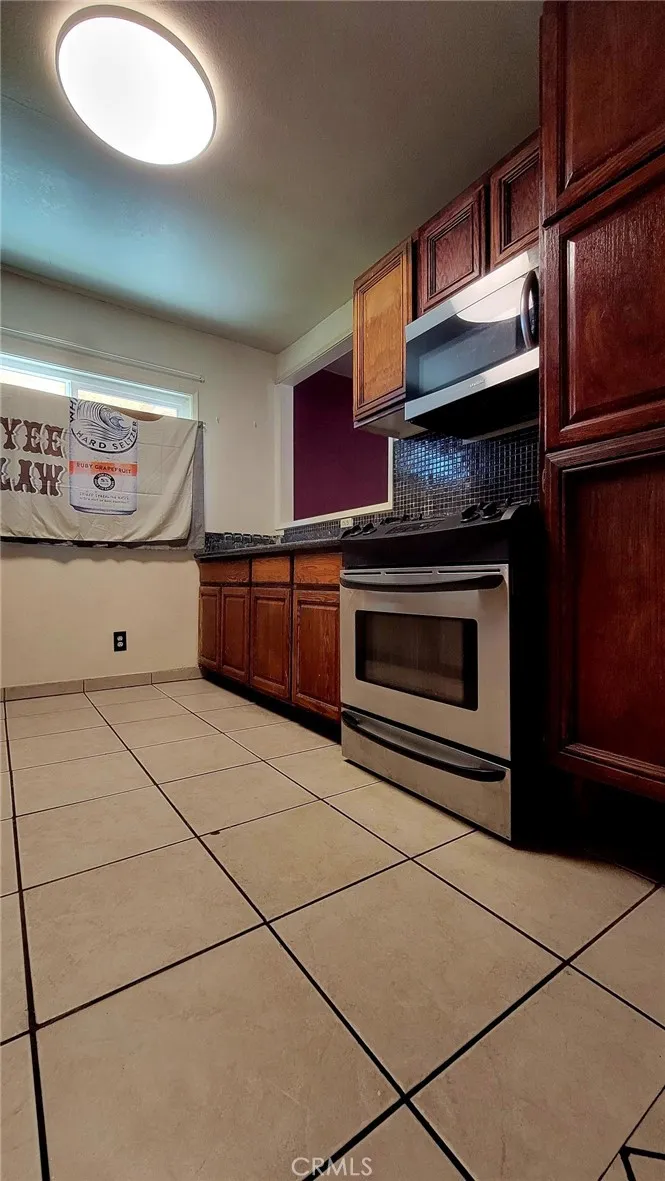 9454 Frankfort Avenue, Fontana, California 92335 home-pic-9