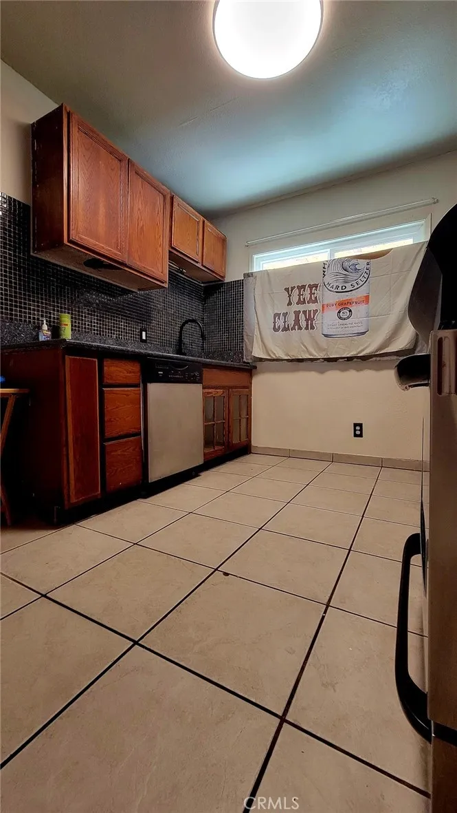 9454 Frankfort Avenue, Fontana, California 92335 home-pic-8