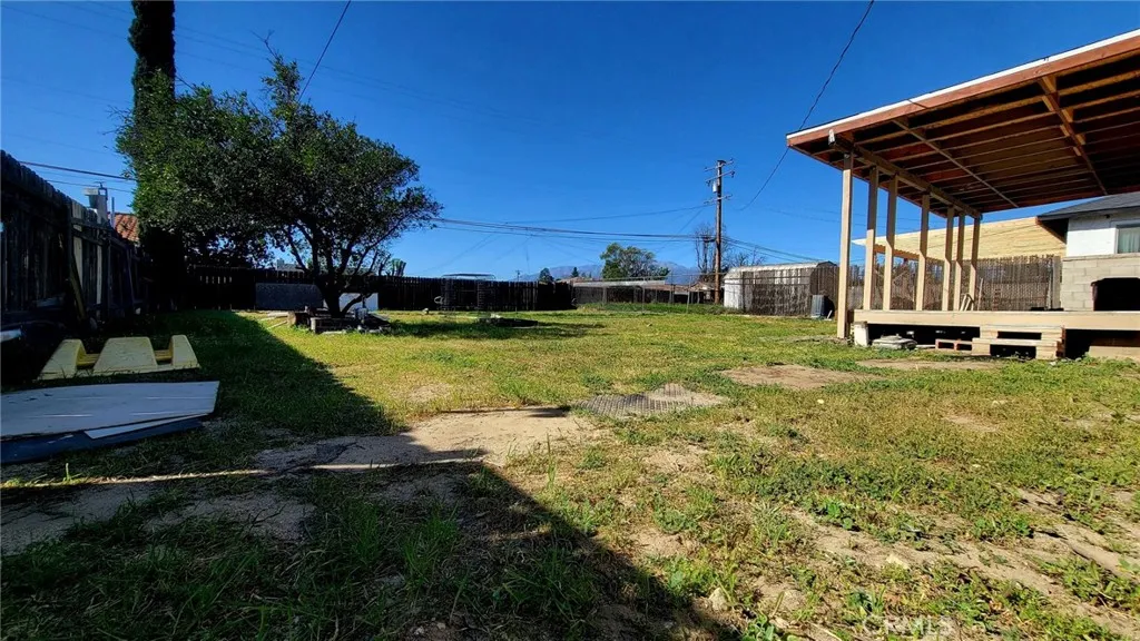 9454 Frankfort Avenue, Fontana, California 92335 home-pic-3