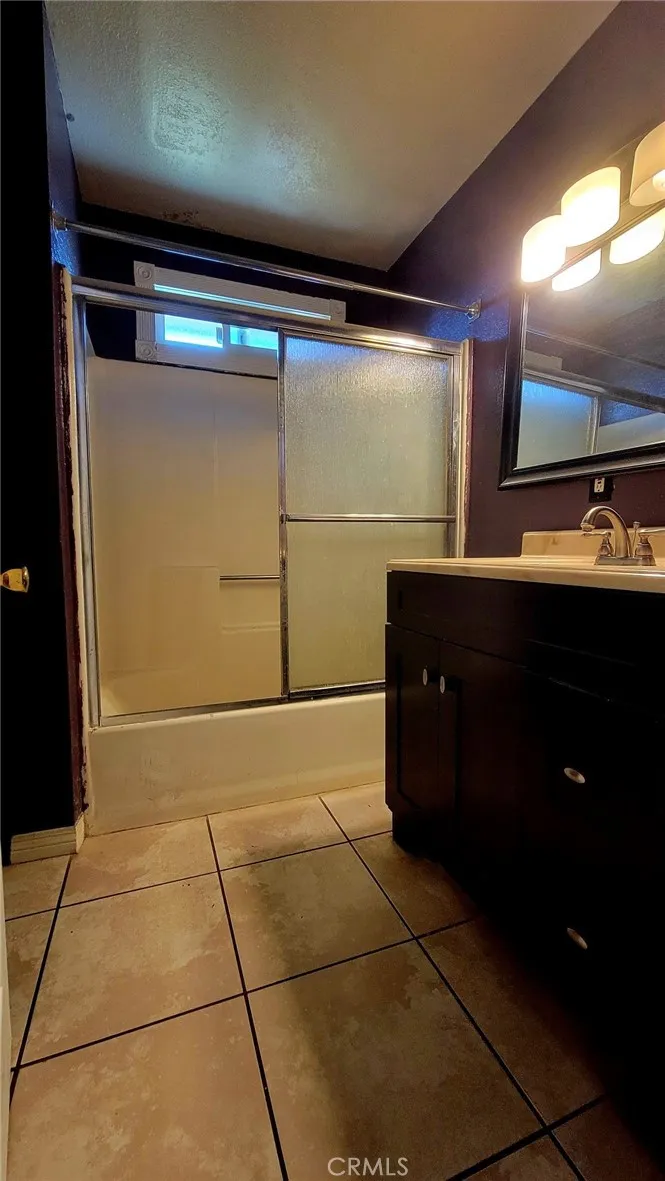 9454 Frankfort Avenue, Fontana, California 92335 home-pic-10