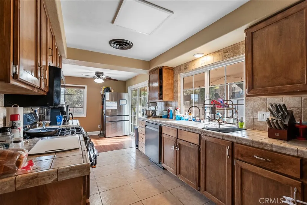 8181 Church, Yucca Valley, California 92284 home-pic-12