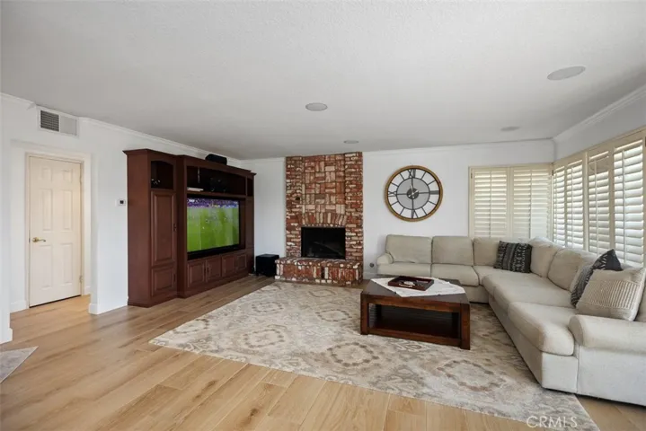 comes with built in entertainment center