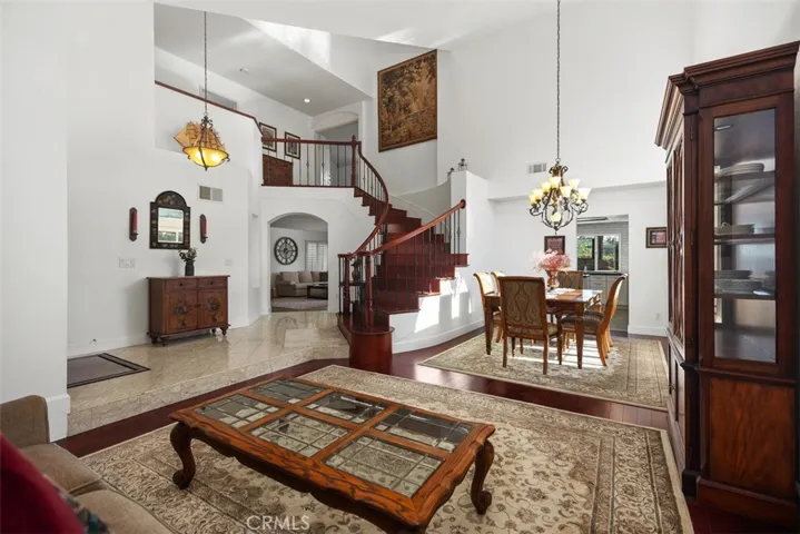 Semi- spiral dramatic staircase