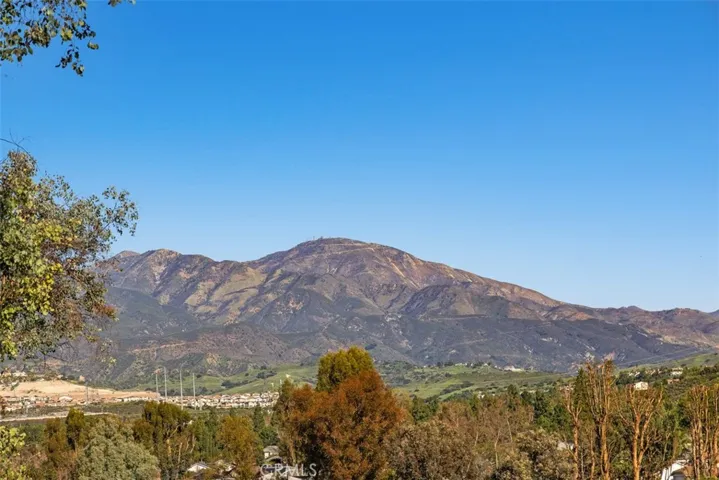enjoy mountain views from back yard