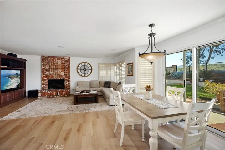 large eat in nook area