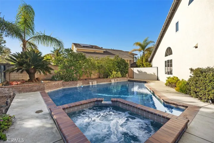 Privacy Plus ! no home behind you 1