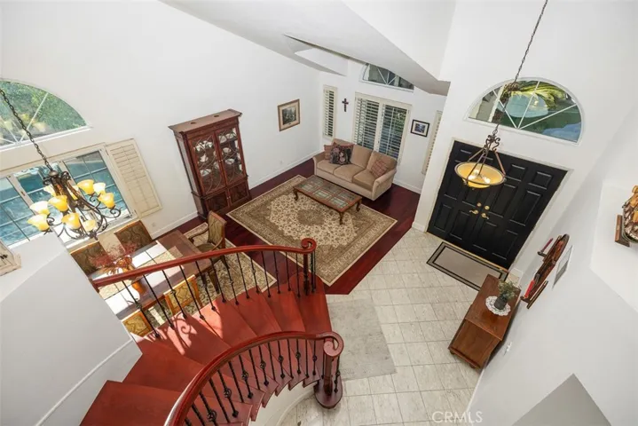 Open spacious ceilings 




Open spacious ceilings !