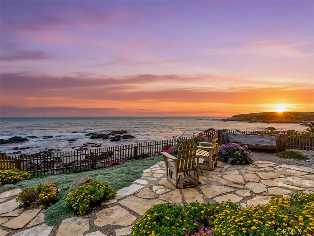 2585 Sherwood Drive, Cambria, California 93428 home-pic-1