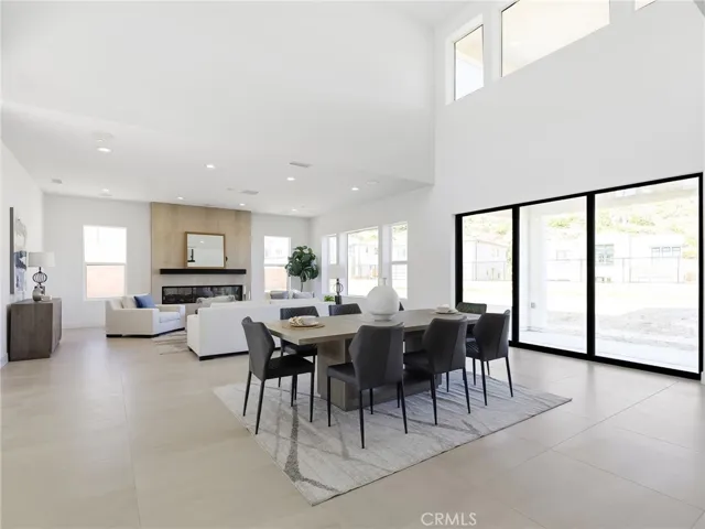 Casual Dining: Zircon Modern Farmhouse - Hidden Oaks Collection - Homesite 33