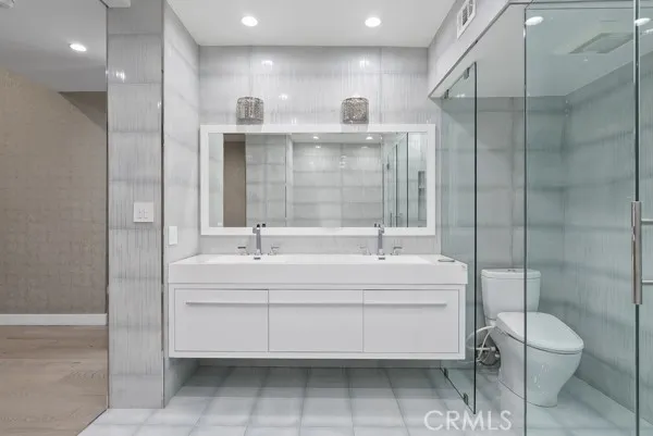 Main bathroom