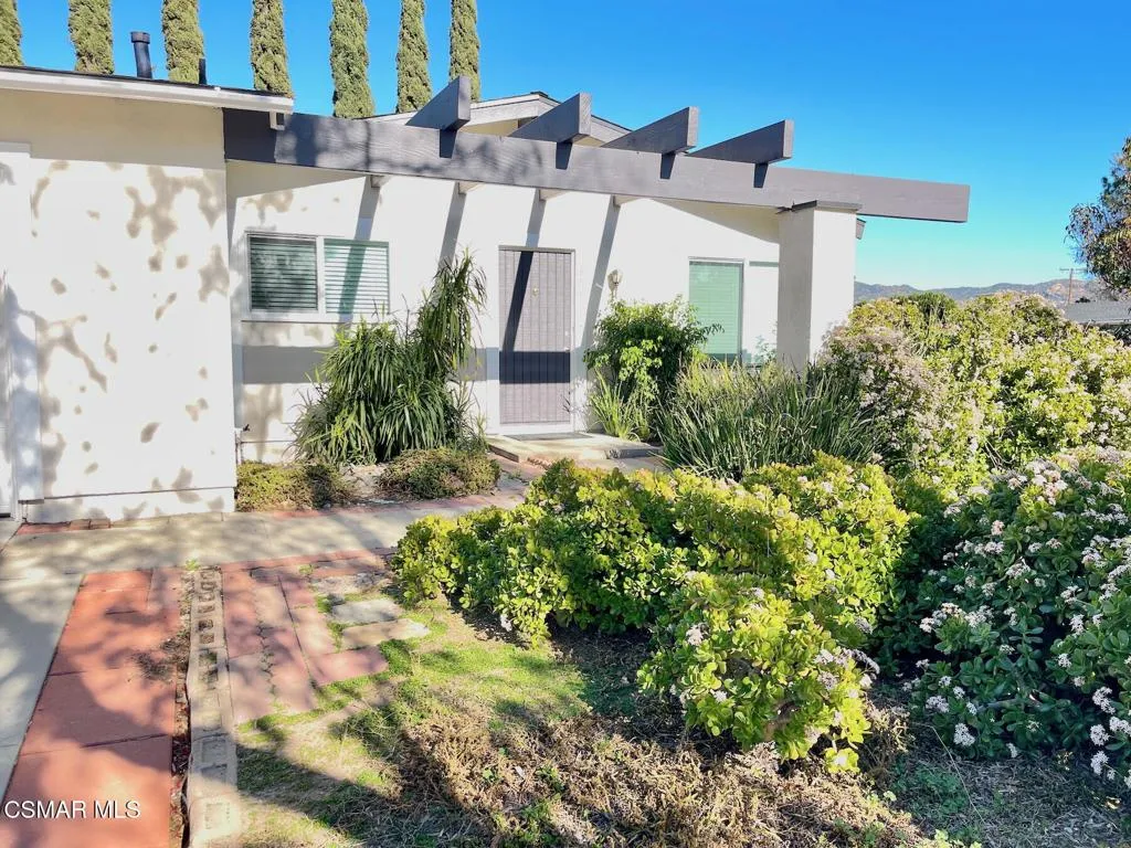 4881 Muirwood Court E, Simi Valley, California 93063 home-pic-2