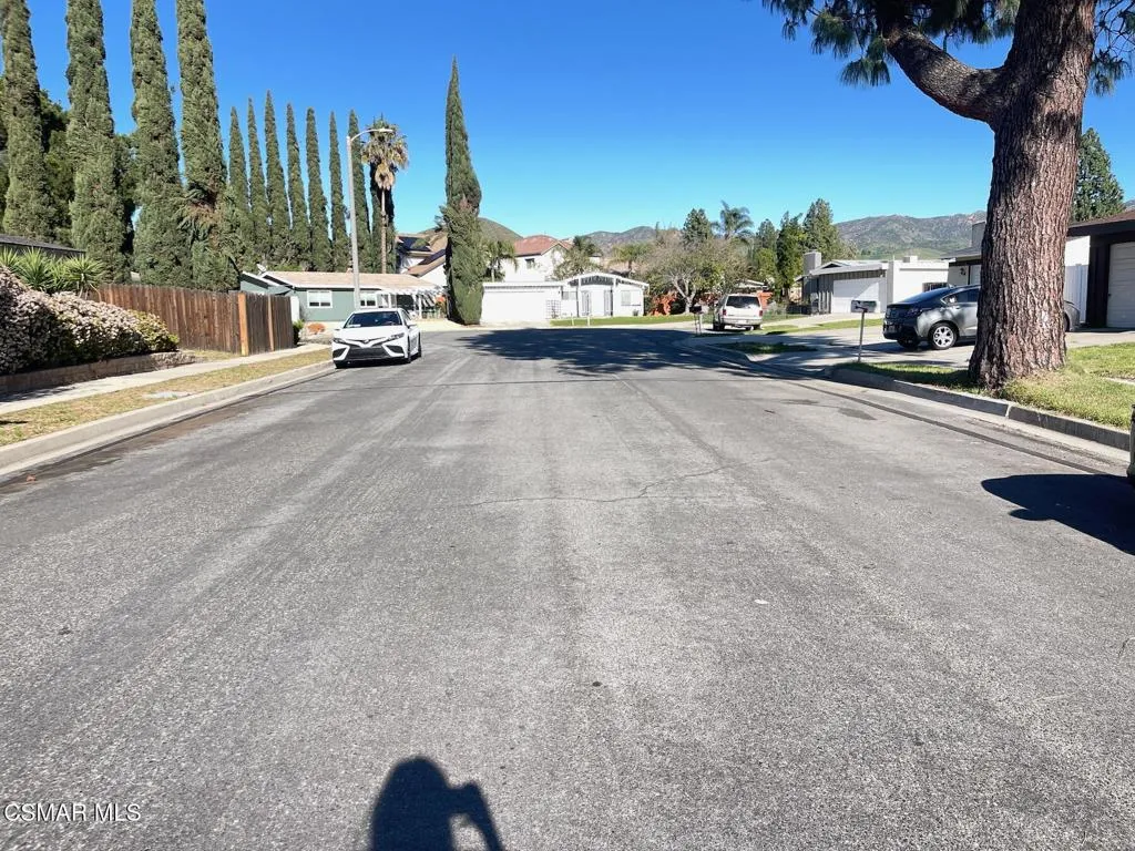 4881 Muirwood Court E, Simi Valley, California 93063 home-pic-32
