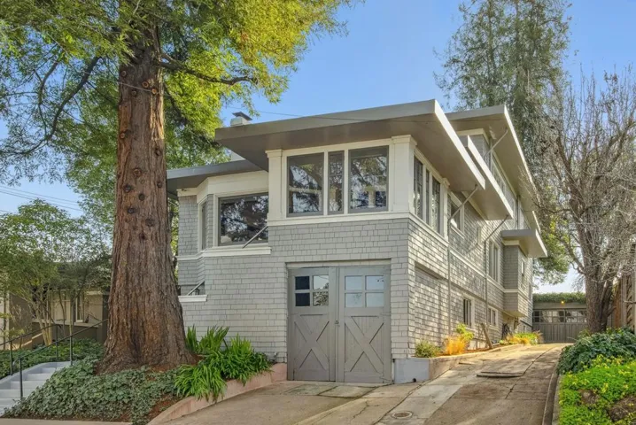 LONG DRIVEWAY TO REAR GARAGE