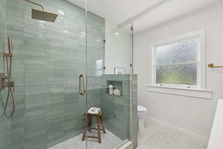SPACIOUS NEW SHOWER