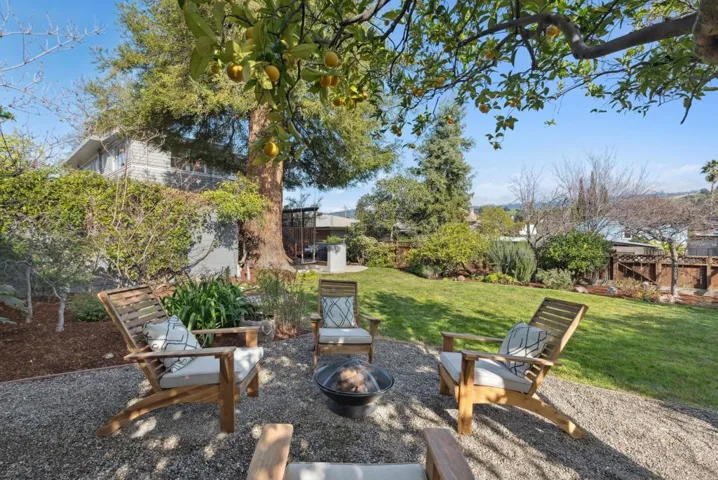 REAR GARDEN SEATING AREA