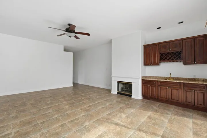 12_11985834_185949_185949-EI-111