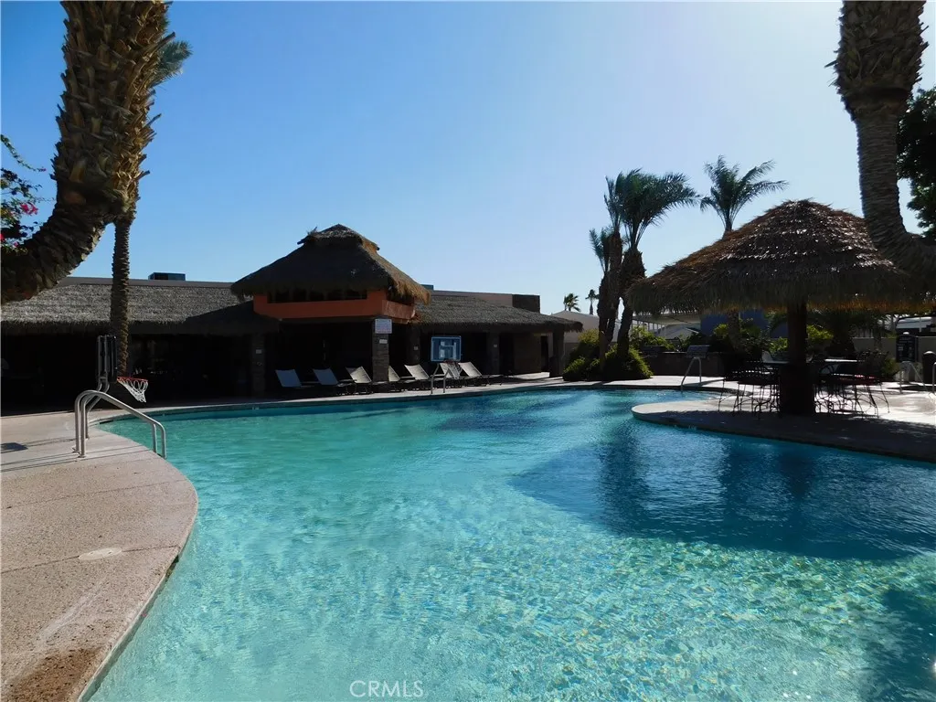 Resort style pool & Jacuzzis