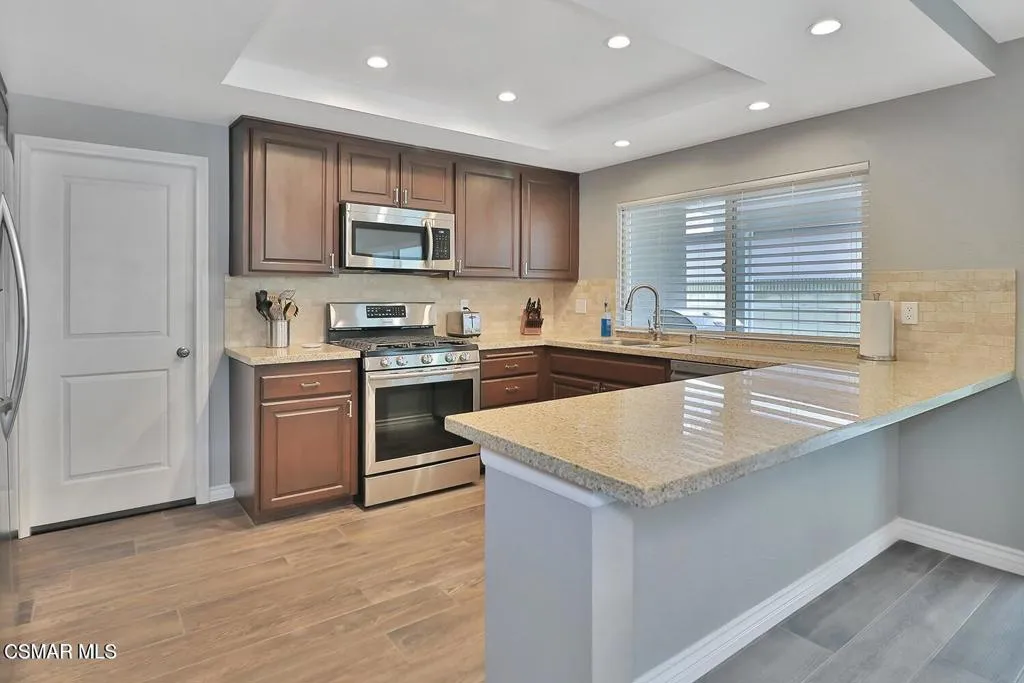 3550 Woodhaven Street, Simi Valley, California 93063 home-pic-8