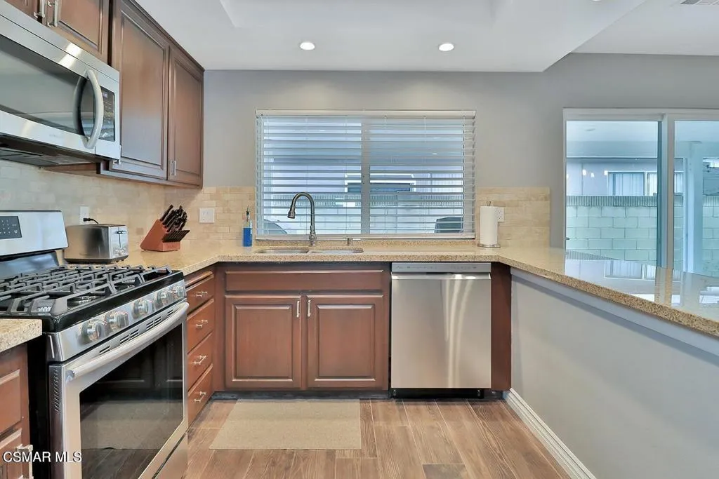 3550 Woodhaven Street, Simi Valley, California 93063 home-pic-17