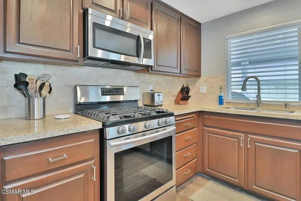 3550 Woodhaven Street, Simi Valley, California 93063 home-pic-9