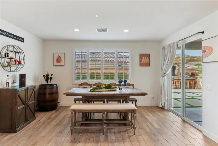 11-Dining Area