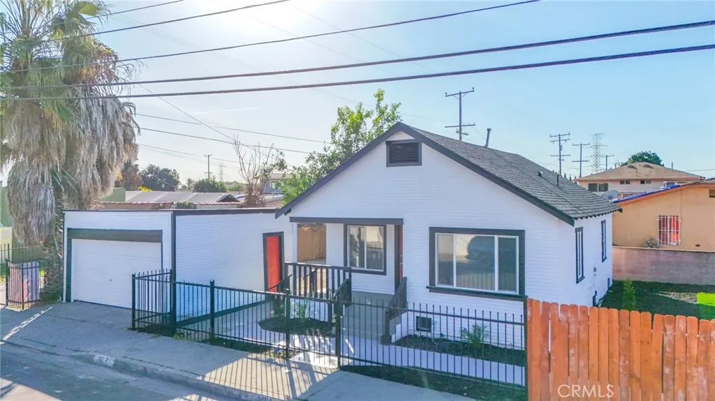 1404 E 87th Place, Los Angeles, California 90002 home-pic-1