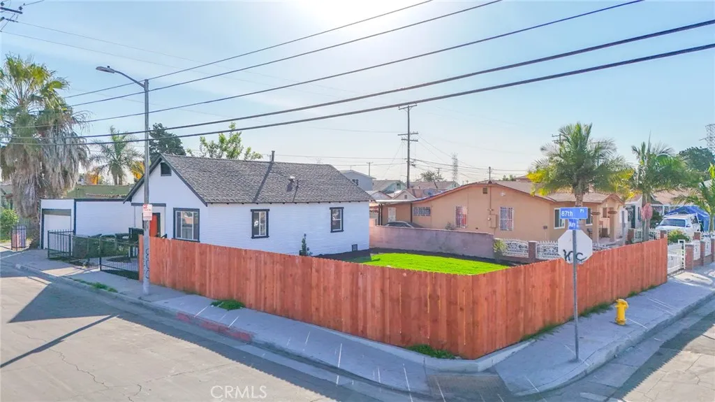 1404 E 87th Place, Los Angeles, California 90002 home-pic-29