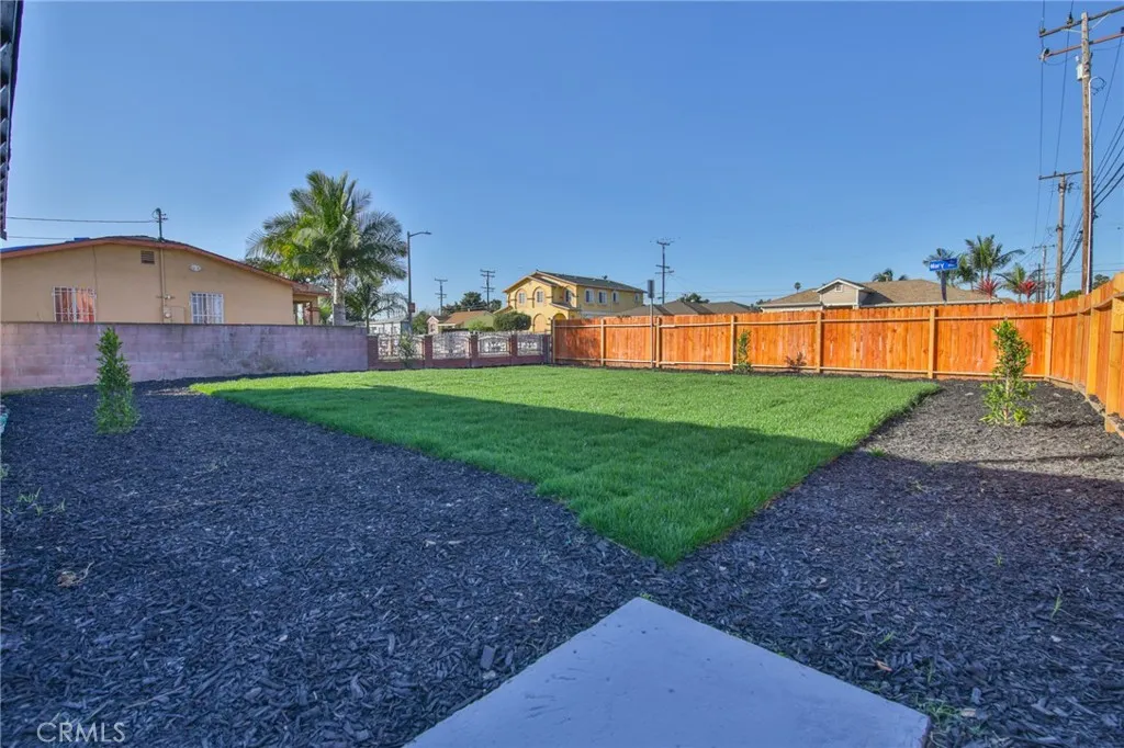 1404 E 87th Place, Los Angeles, California 90002 home-pic-33
