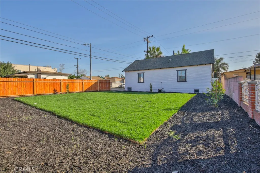 1404 E 87th Place, Los Angeles, California 90002 home-pic-35