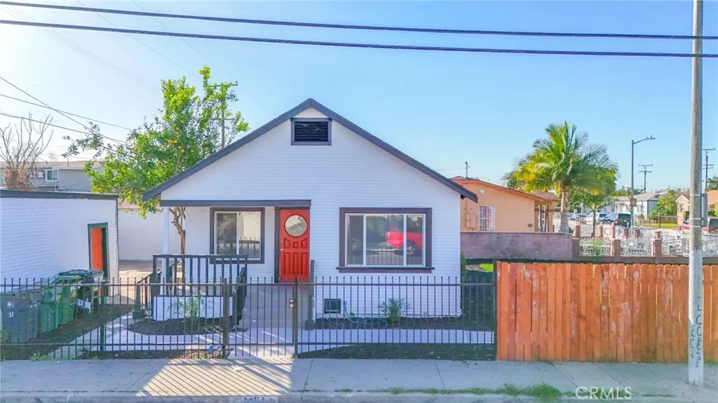 1404 E 87th Place, Los Angeles, California 90002 home-pic-4