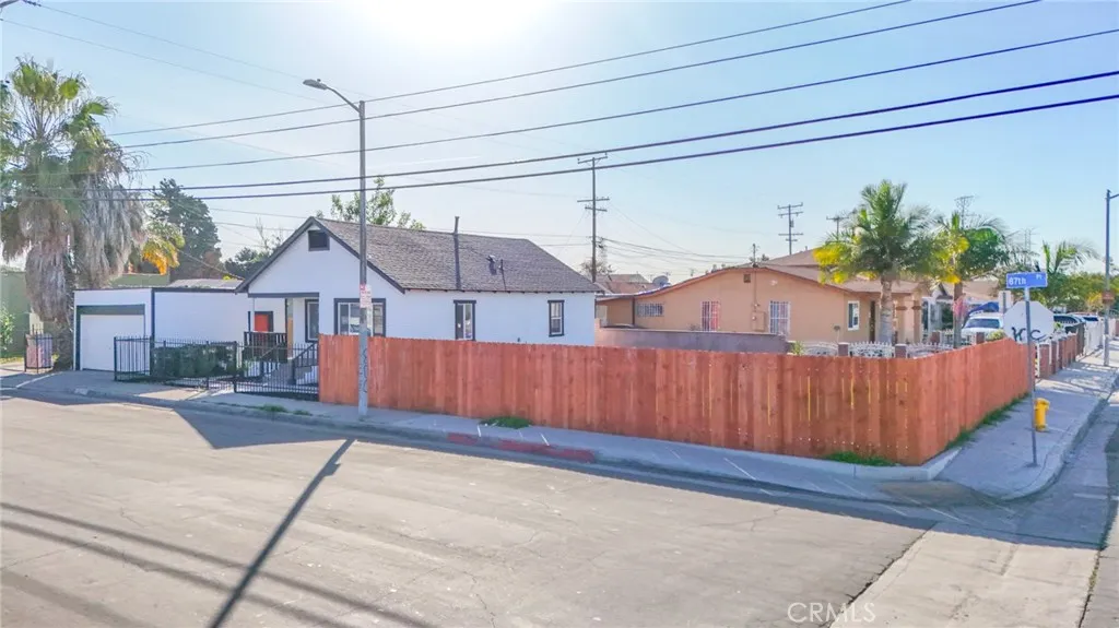1404 E 87th Place, Los Angeles, California 90002 home-pic-28