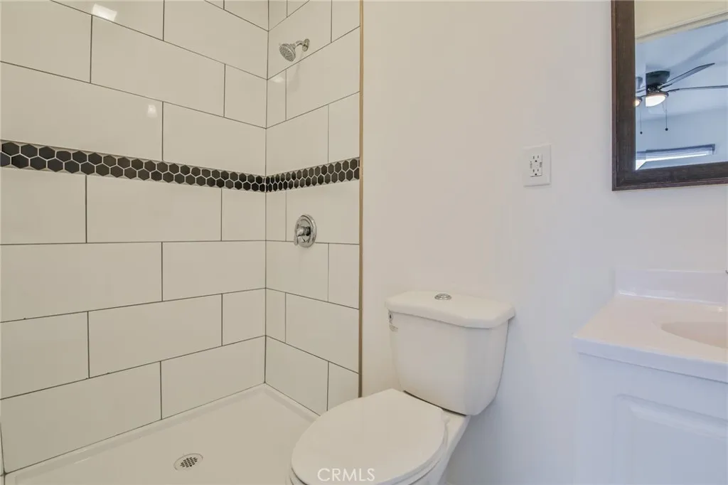 1404 E 87th Place, Los Angeles, California 90002 home-pic-21