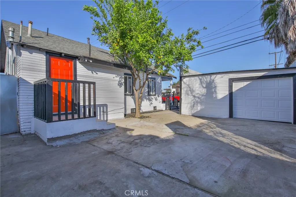 1404 E 87th Place, Los Angeles, California 90002 home-pic-25