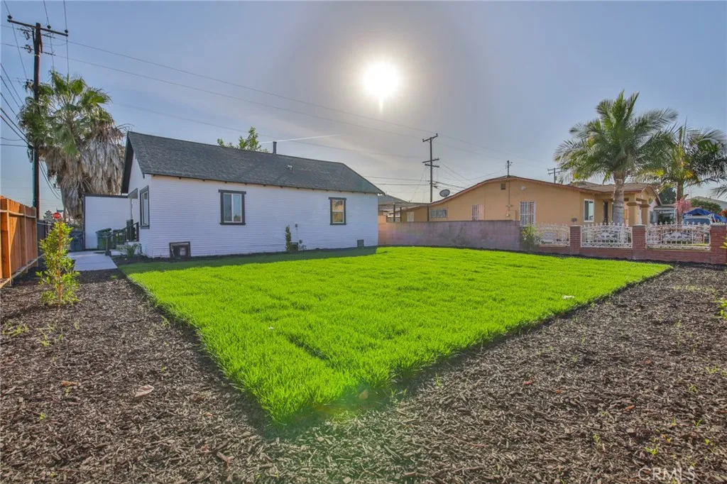 1404 E 87th Place, Los Angeles, California 90002 home-pic-34