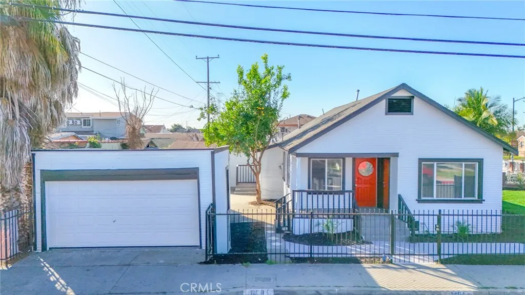 1404 E 87th Place, Los Angeles, California 90002 home-pic-3