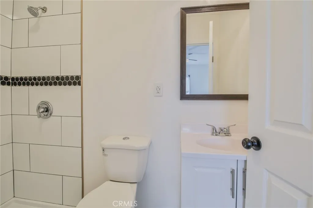 1404 E 87th Place, Los Angeles, California 90002 home-pic-22