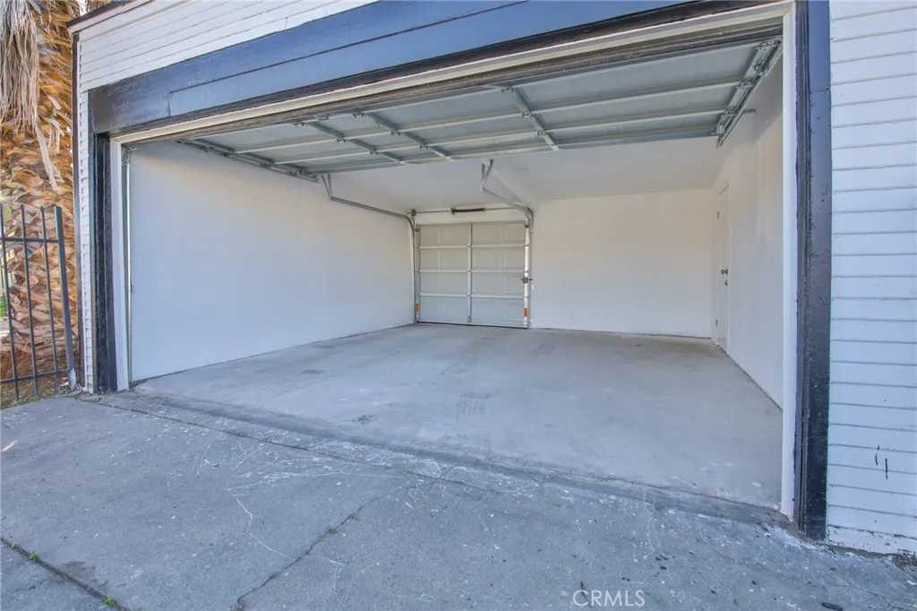 1404 E 87th Place, Los Angeles, California 90002 home-pic-23