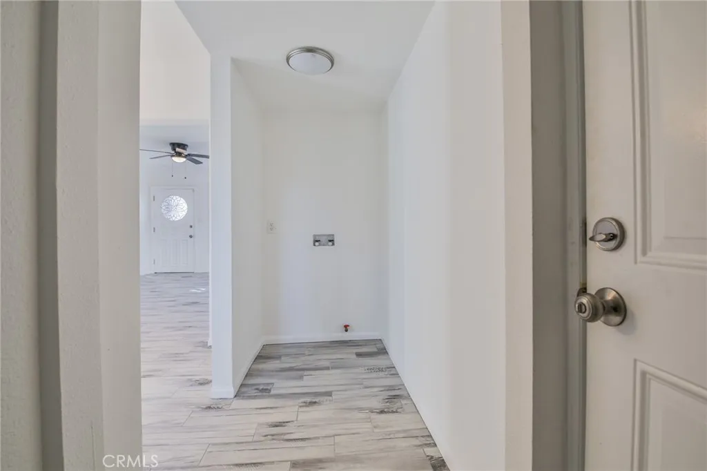 1404 E 87th Place, Los Angeles, California 90002 home-pic-12