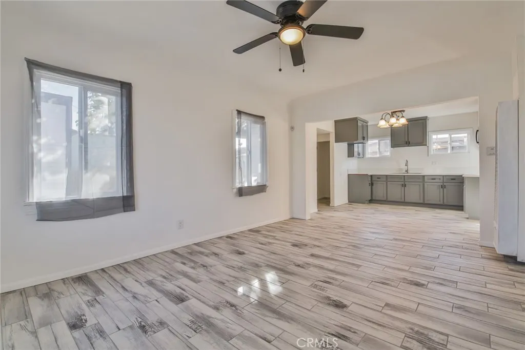 1404 E 87th Place, Los Angeles, California 90002 home-pic-6