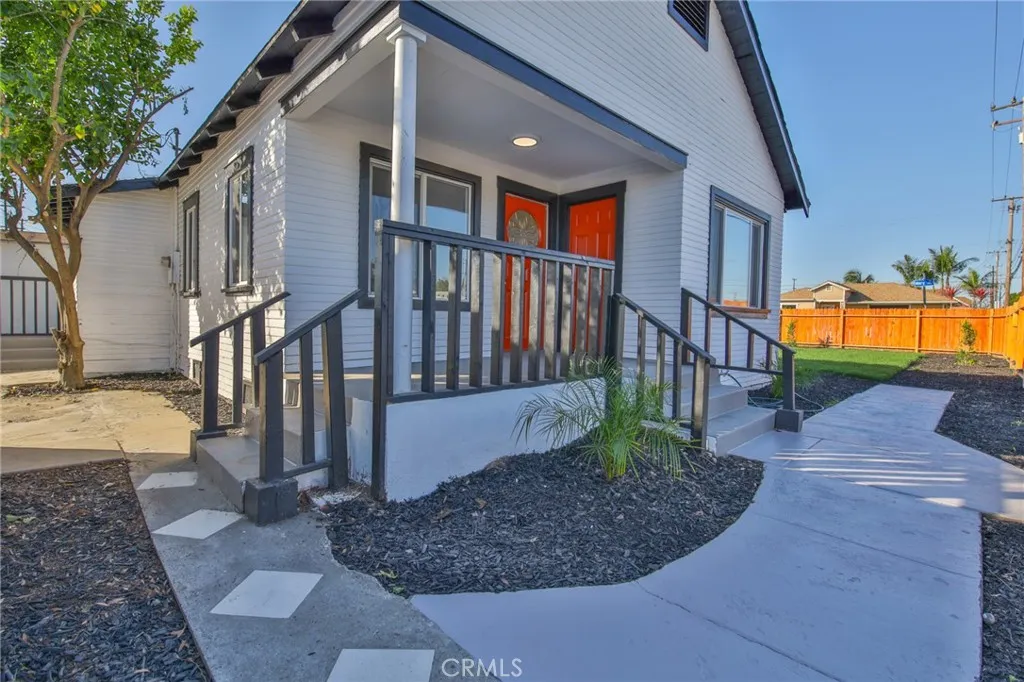 1404 E 87th Place, Los Angeles, California 90002 home-pic-5