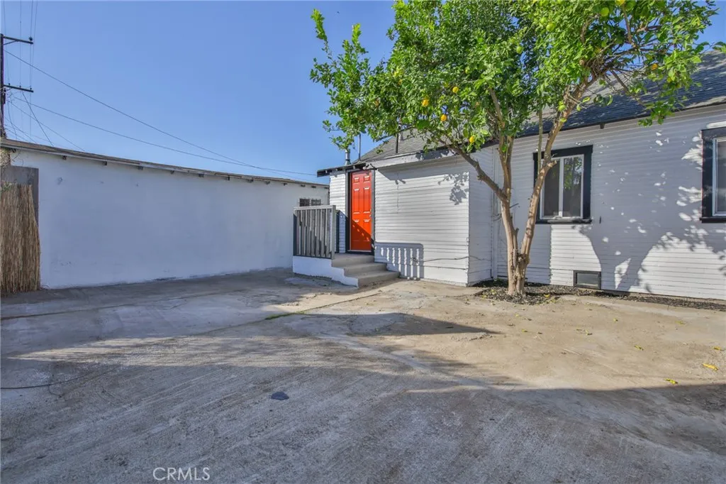 1404 E 87th Place, Los Angeles, California 90002 home-pic-27