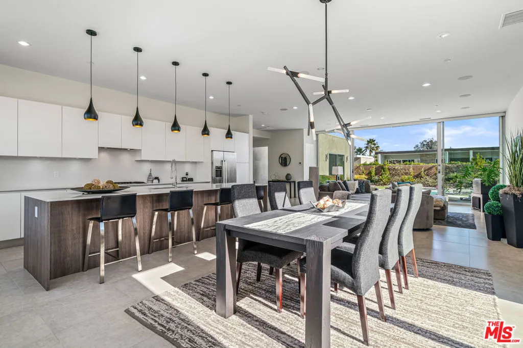 Dining/Kitchen