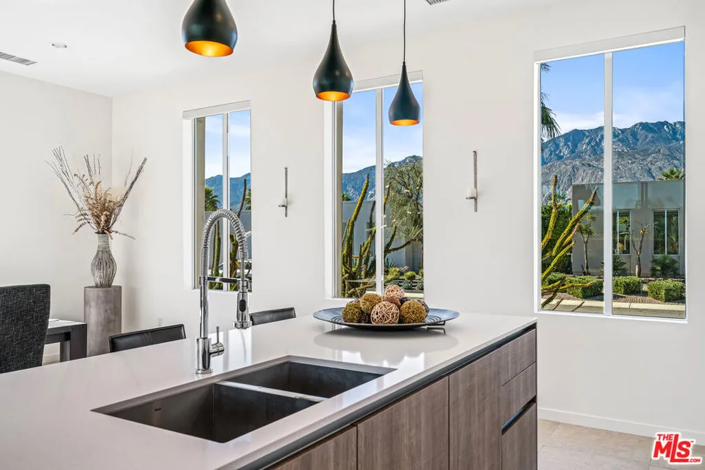 Dining/Kitchen