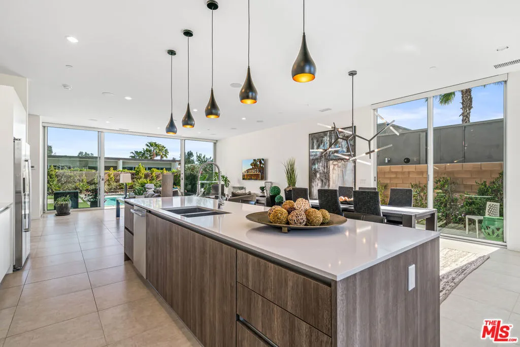 Dining/Kitchen