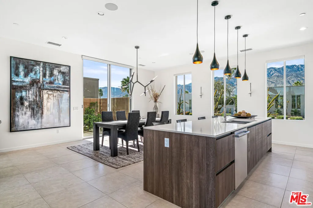 Dining/Kitchen