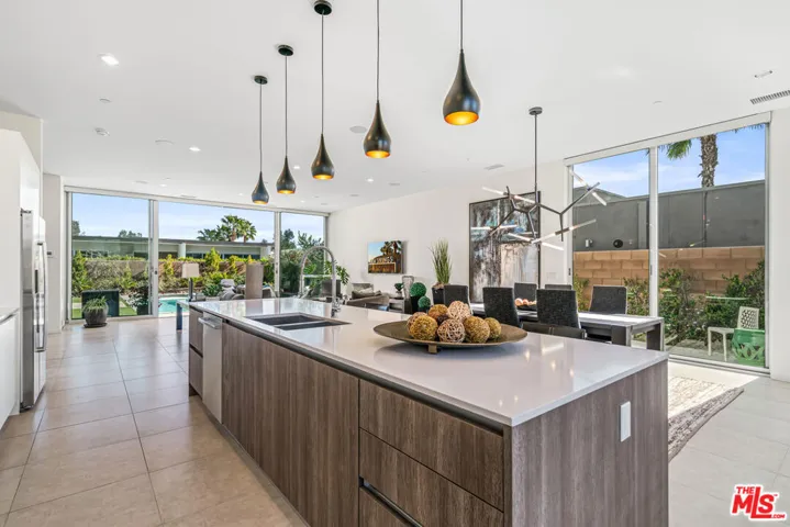 Dining/Kitchen