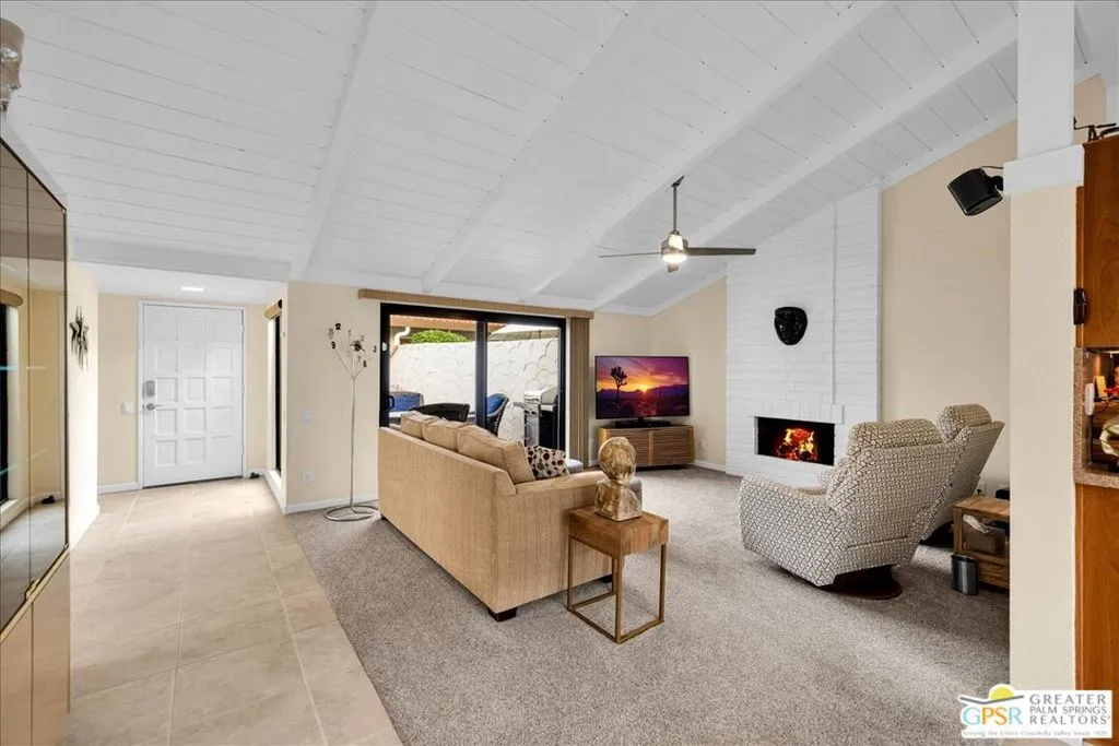 2335 S Gene Autry Trail C, Palm Springs, California 92264 home-pic-3