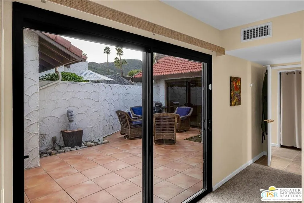 2335 S Gene Autry Trail C, Palm Springs, California 92264 home-pic-26